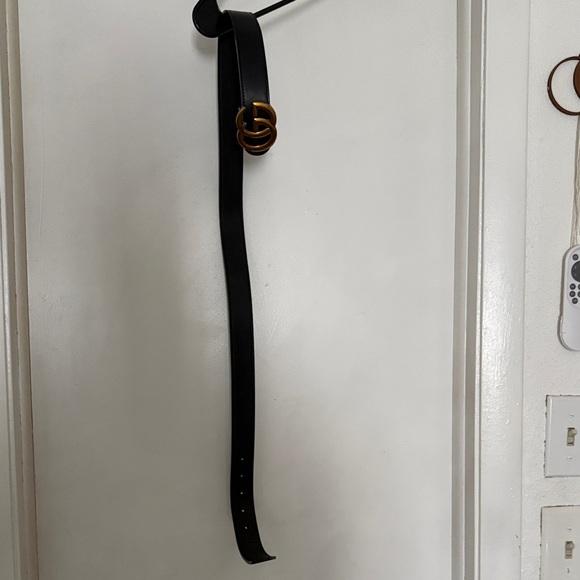 Black Leather Belt with Gold Double-G Buckle - Picture 2 of 2